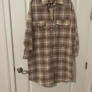 NWT Brown and Off White Lightweight Plaid Button-Up Shacket